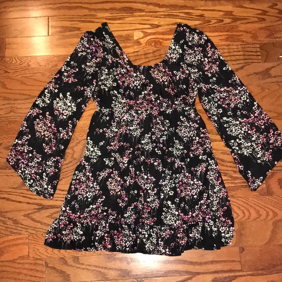 Socialite Flowy Flower Dress - Picture 2 of 6